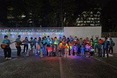 20251224Caroling01